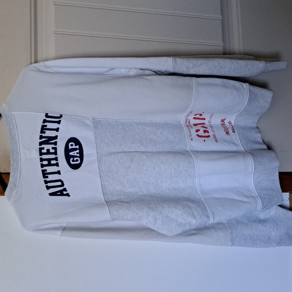 The GAP Logo Remix Pullover Sweatshirt in French Terry Heather Sz L - Picture 2 of 3